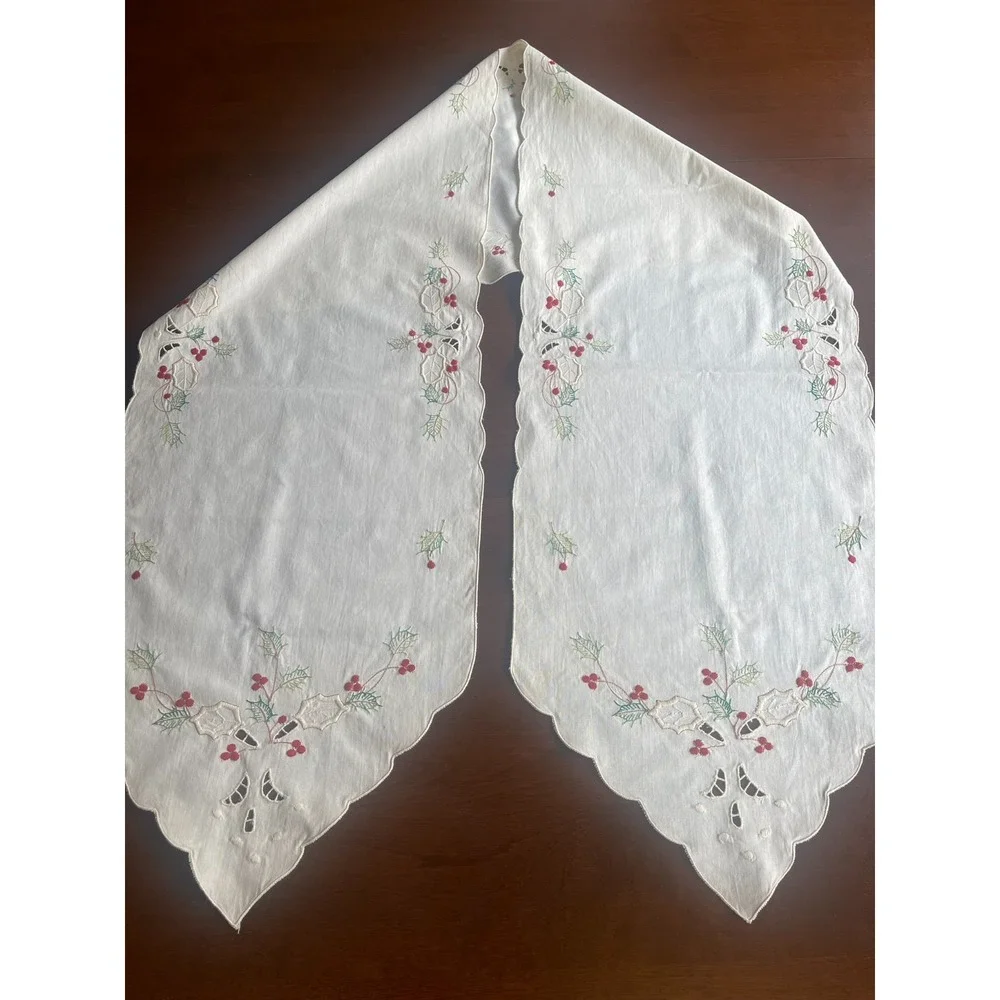 Vintage Christmas Table Runner Embroidered Cutwork Holly Berries 70x12.5